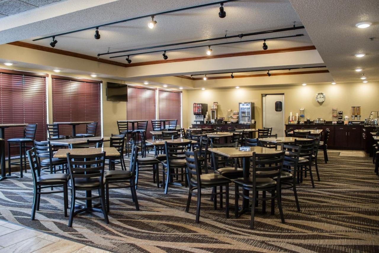 Cobblestone Suites - Ошкош Экстерьер фото