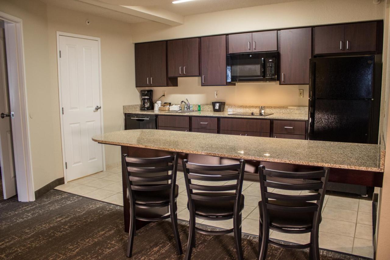 Cobblestone Suites - Ошкош Экстерьер фото