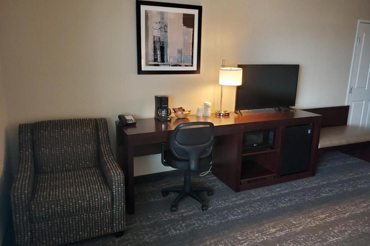 Cobblestone Suites - Ошкош Экстерьер фото