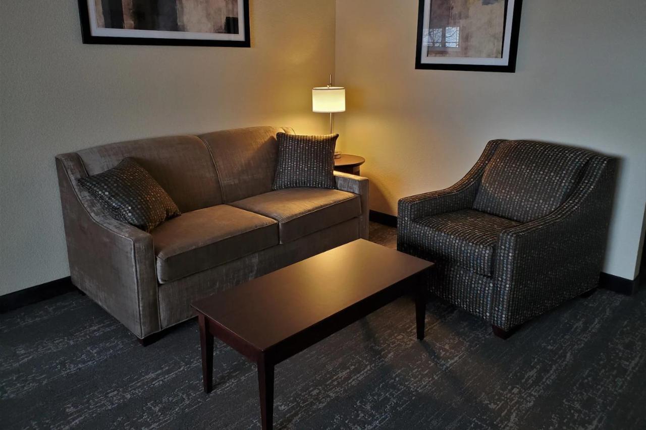 Cobblestone Suites - Ошкош Экстерьер фото