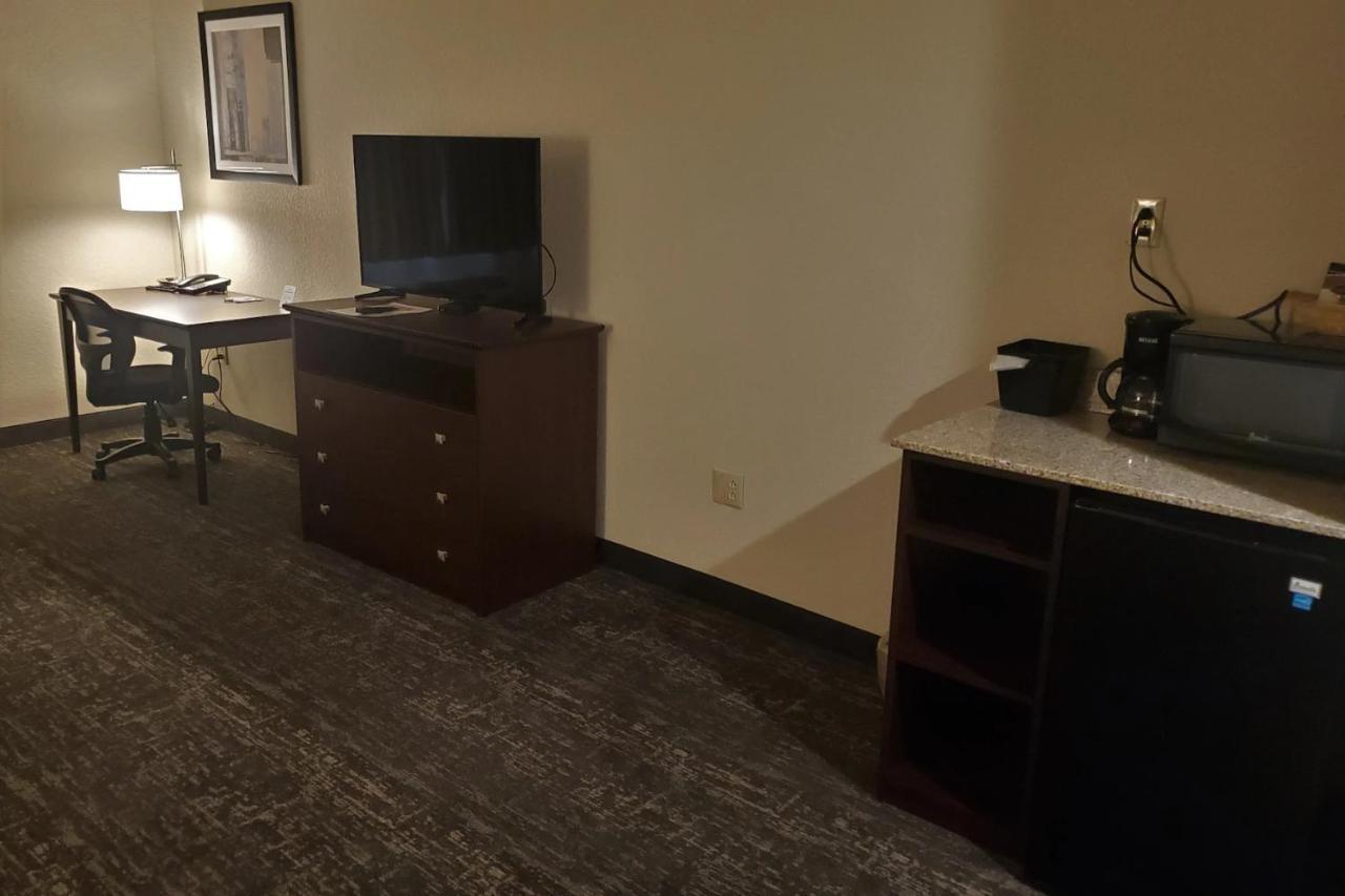Cobblestone Suites - Ошкош Экстерьер фото
